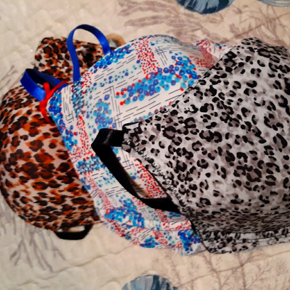 3 multicolor Joe Boxer bras 40D